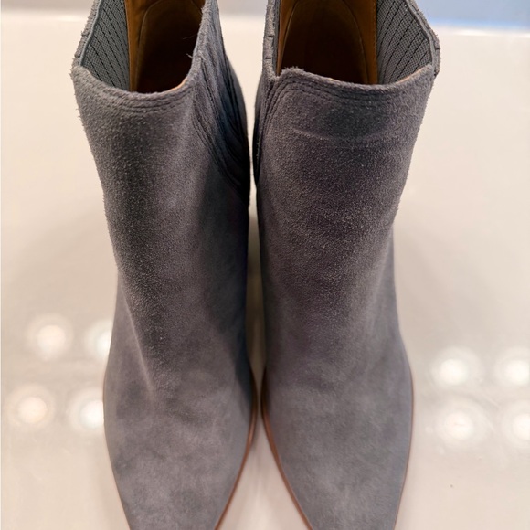 Marc Fisher Gray Suede Ankle Boots Size 8 Block Heel Pointed Toe - Picture 3 of 6